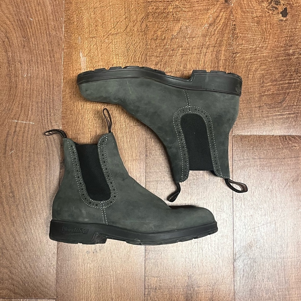 Rustic Black Blundstone Boots - Women's 9.5